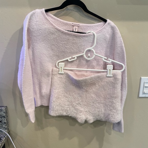 Victoria's Secret Sweaters - Victoria's Secret Light Pink Sweater Set